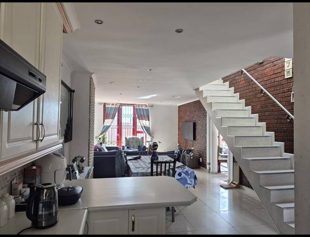 3 BEDROOM TOWNHOUSE FOR SALE IN THE HILL